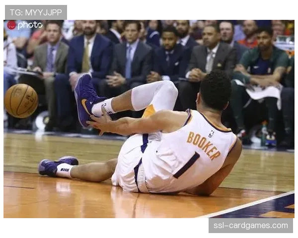 拜仁17岁后卫基亚拉脚踝手术成功，预计赛季报销